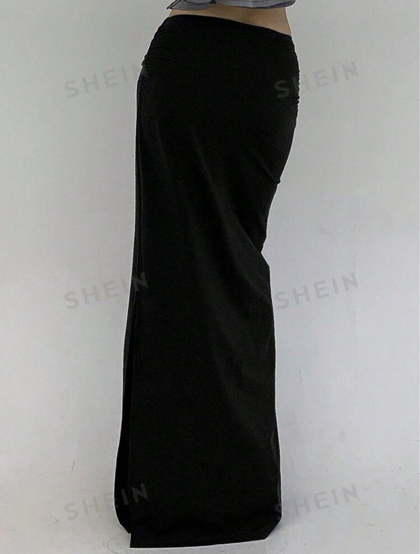 SHEIN DAZY BLACK MAXI LONG SKIRT (Category: Skirts) located in Makati City. Submitted by prettyfaves (Listing ID 1321775325, Image 2). Description: Shein Dazy Black Maxi Long Skirt Color: Black P670 only LP Posted Fits waist 28-29 inches RFS: Wrong size.