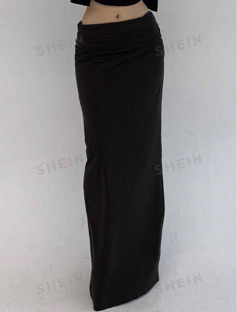 SHEIN DAZY BLACK MAXI LONG SKIRT (Category: Skirts) located in Makati City. Submitted by prettyfaves (Listing ID 1321775325, Image 1). Description: Shein Dazy Black Maxi Long Skirt Color: Black P670 only LP Posted Fits waist 28-29 inches RFS: Wrong size.