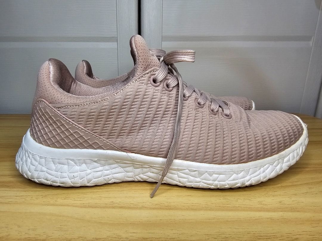 Shoemart (UAE) Textured Lace-Up Low Ankle Running Shoes, Women's ...
