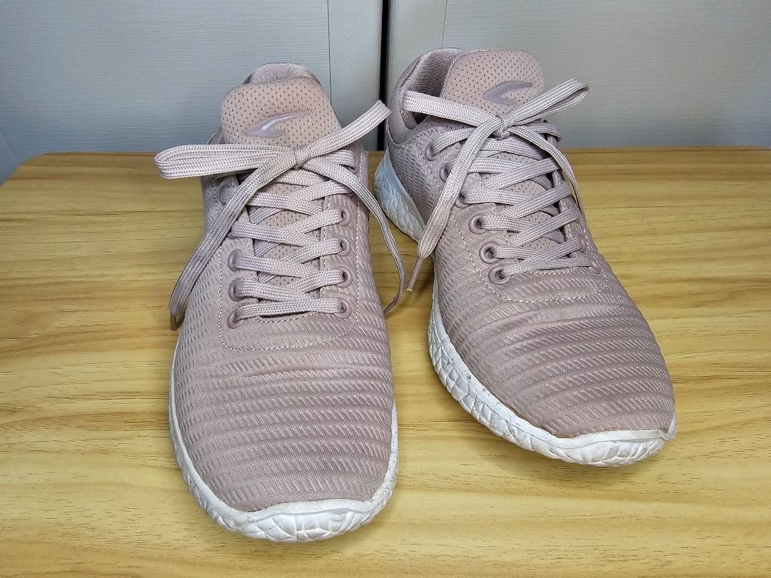 Shoemart (UAE) Textured Lace-Up Low Ankle Running Shoes, Women's ...