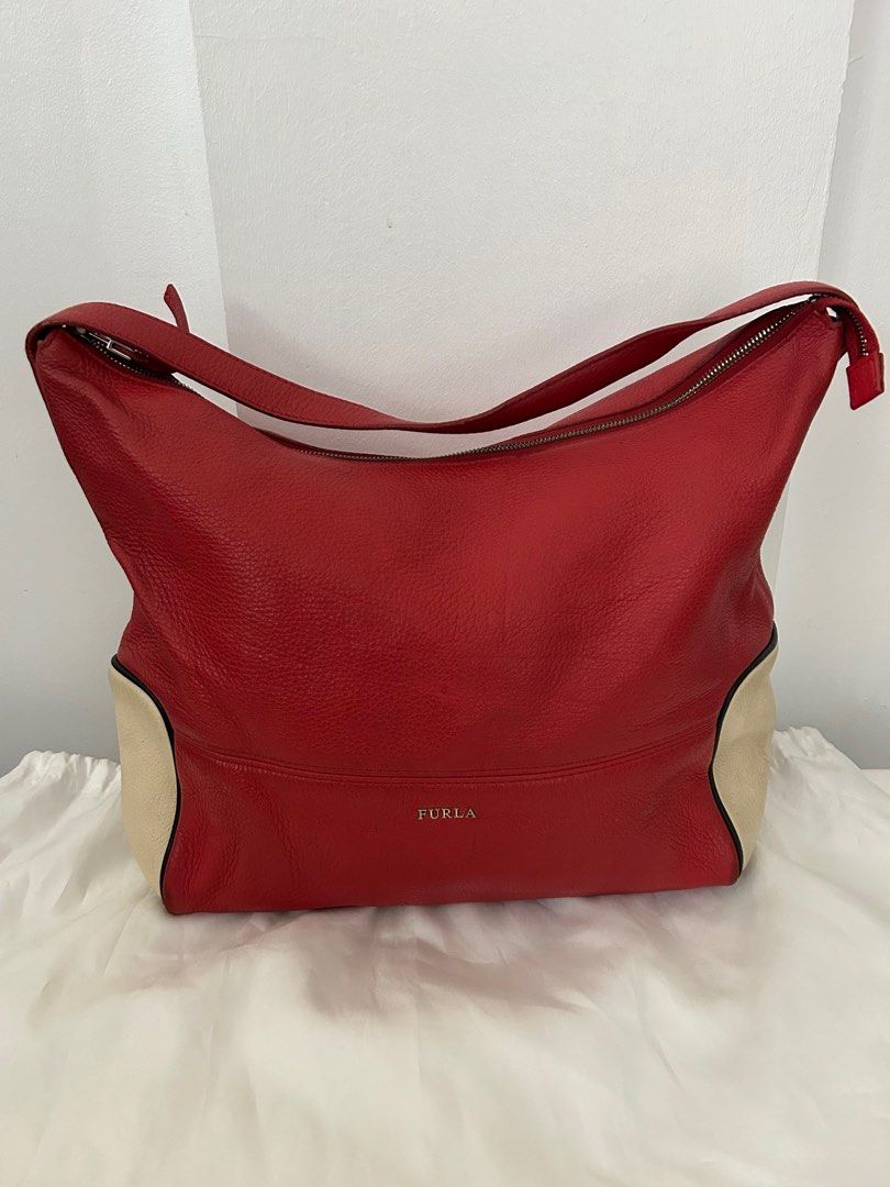 Shoulder bag (Category: Luxury Bags & Wallets) located in Quezon City. Submitted by bagsandstuffhub (Listing ID 1321723503, Image 1). Description: Red orange with white accent Genuine leather Large .