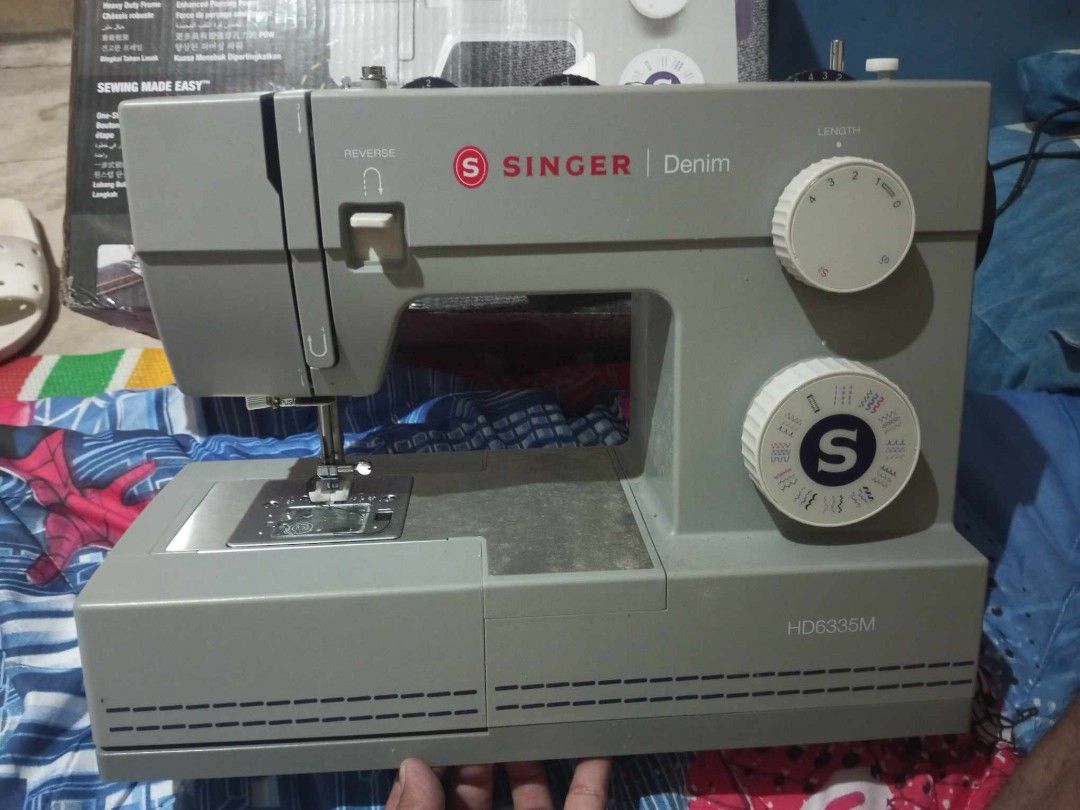 Singer Sewing Machine (Category: Other Home Appliances) located in Manila. Submitted by edmarson86 (Listing ID 1321788237, Image 1). Description: .