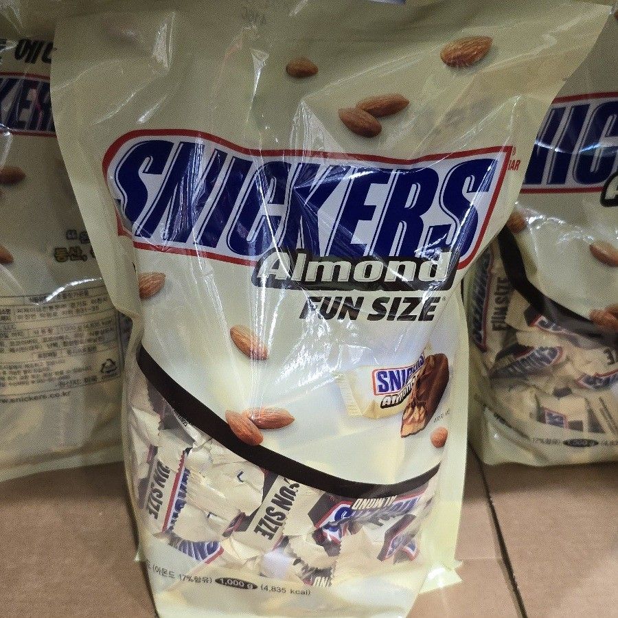 Snickers Almond Fun Size 1kg (Category: Packaged & Instant Food) located in Cainta. Submitted by shopchelonline (Listing ID 1321780397, Image 1). Description: Snickers Almond Fun Size 1kg 🛒1,370.00 each(all in) + LSF 💎Pre-order - NO RUSH SHIPPING 💎Korea Pasabuy - NORMAL ETA ✅️Papago Translate 💎Colors may vary due to lighting. 💎Availability and price may vary 💎The outer case/box is simply for protecting goods. (Damages such as scratches, dis