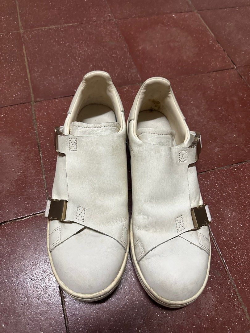 Stan Smith Buckle M7.5 W9 (Category: Sneakers) located in San Juan City. Submitted by ririmmo2 (Listing ID 1321801289, Image 1). Description: Barely used No flaws Just needs cleaning.
