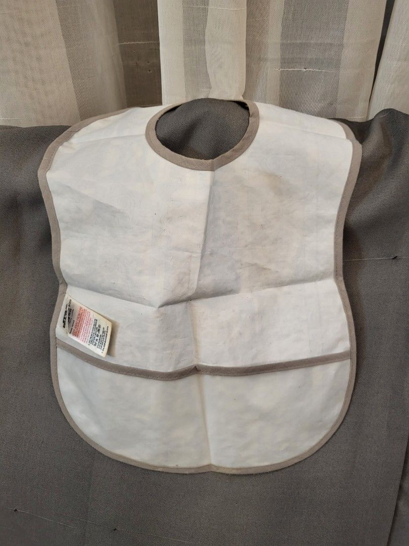 Star Wars Baby Bib (Category: Baby Toiletries & Grooming) located in San Fernando. Submitted by jpmarketplace2023 (Listing ID 1321777435, Image 2). Description: 💚 All items are authentic from Japan. 💛 MOP: GCash (❌️ GCash Protect) 🩵 MOD: LBC only (❌️ S. Checkout, COD, COP) 💙 Meet-up: Vista Mall, San Fernando, Pampanga 💜 All items are on-hand. 🧡 First to pay gets the item first. ❤️ Breakable items are packed with care and caution. Seller wil