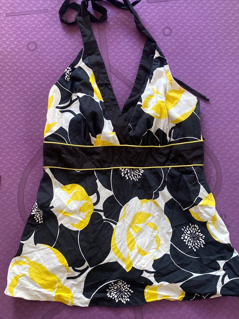 Summer halter backless top (Category: Sleeveless) located in Tuguegarao City. Submitted by sandycheeksss (Listing ID 1321658999, Image 3). Description: Med-semi large.