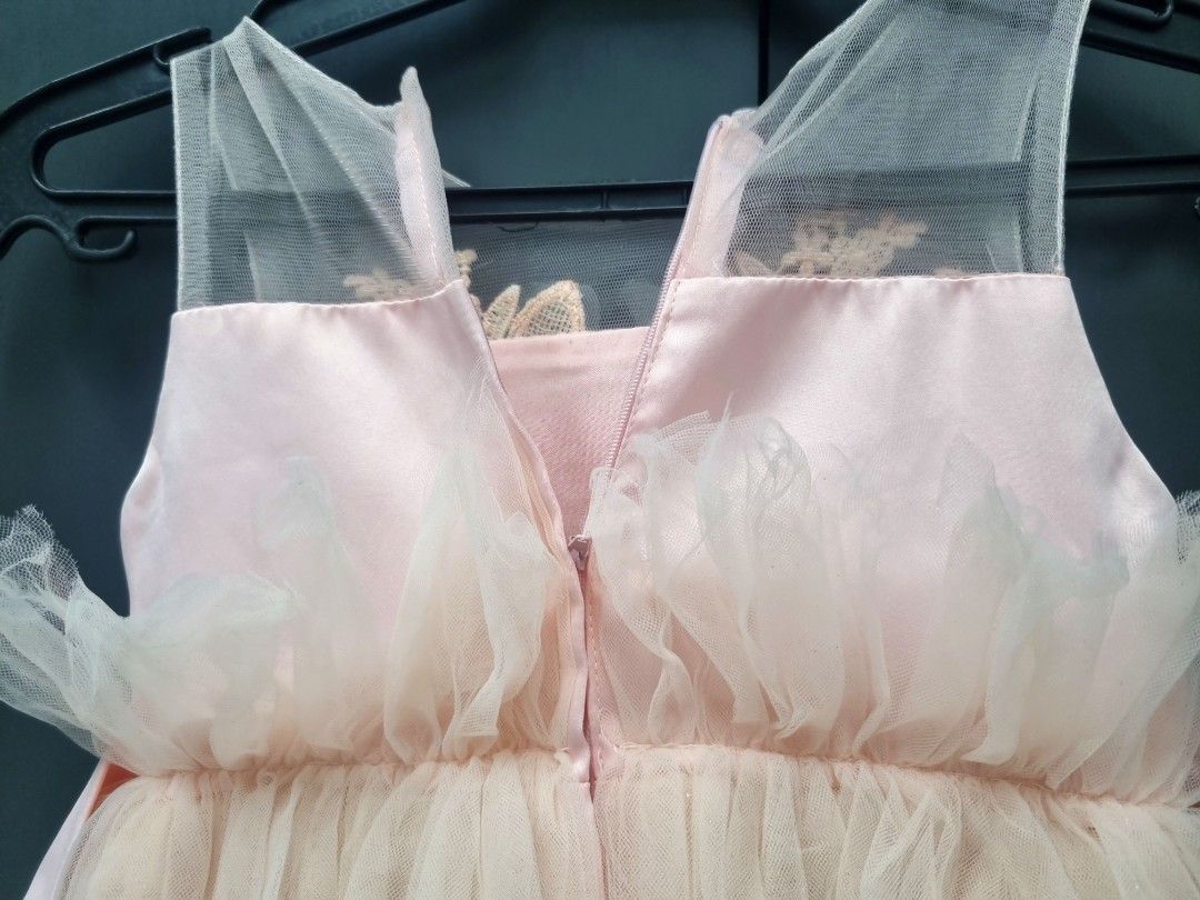 toddler formal peach dress (Category: Babies & Kids Fashion) located in Quezon City. Submitted by itsfin (Listing ID 1321691578, Image 3). Description: - used once. dry cleaned already. - bought at P2,500.00 - fits up to 3 y/o - glittery.