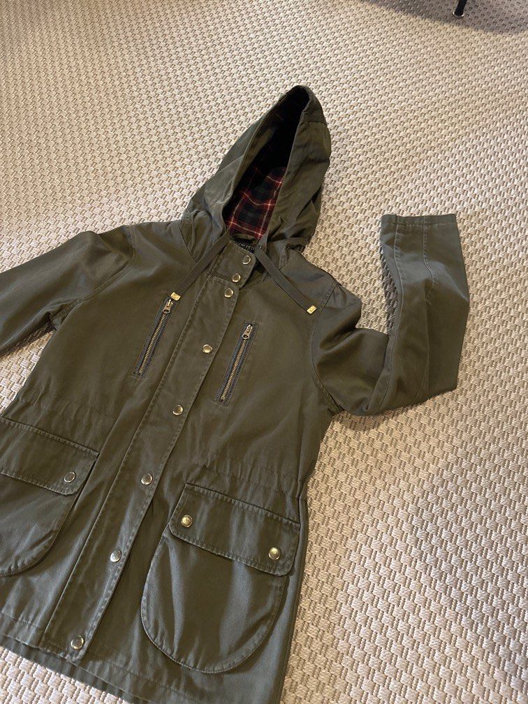 Topshop Hooded Utility Jacket in Green (Category: Coats, Jackets and Outerwear) located in Quezon City. Submitted by alinmakesadeal (Listing ID 1321704122, Image 2). Description: .