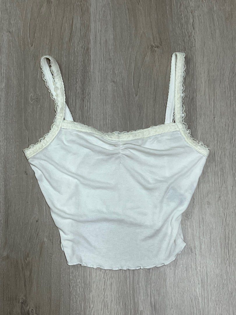 Y2k White Lace Tank Top (Category: Sleeveless) located in Quezon City. Submitted by blyc.09 (Listing ID 1321734922, Image 1). Description: .