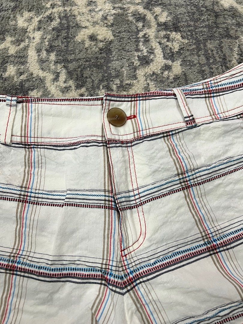 Zara shorts (Category: Shorts) located in Pasay City. Submitted by netuy (Listing ID 1321675930, Image 2). Description: High waist ruched and with ties on the side. Checkered print. With belt loops, zipper & button for closure..