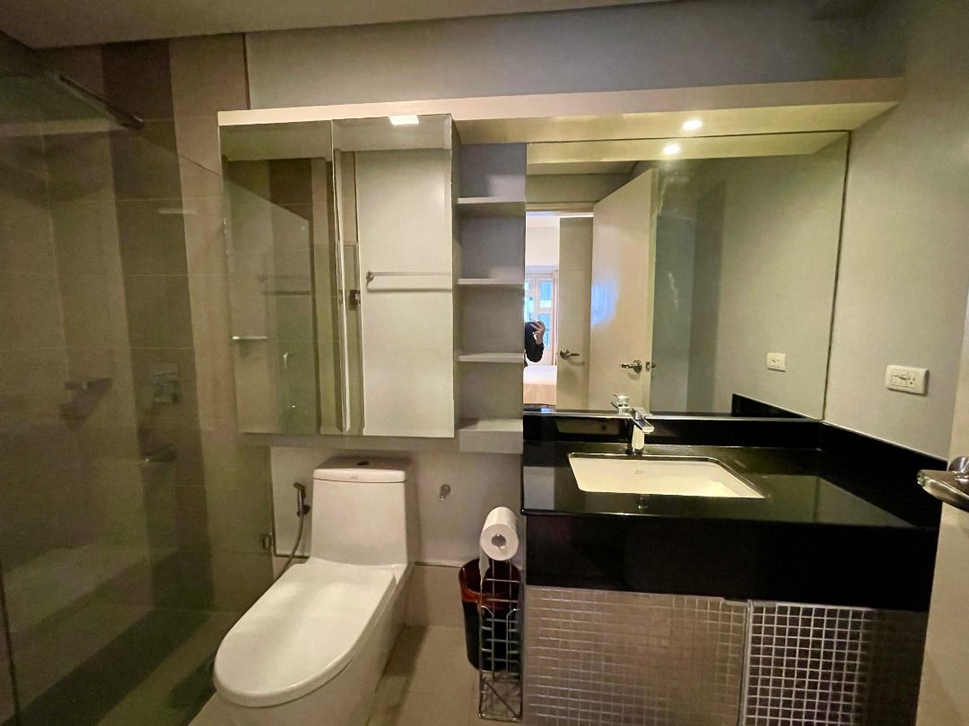 RUSH!! 1BR One Maridien BGC for Sale Interior Designed with Balcony