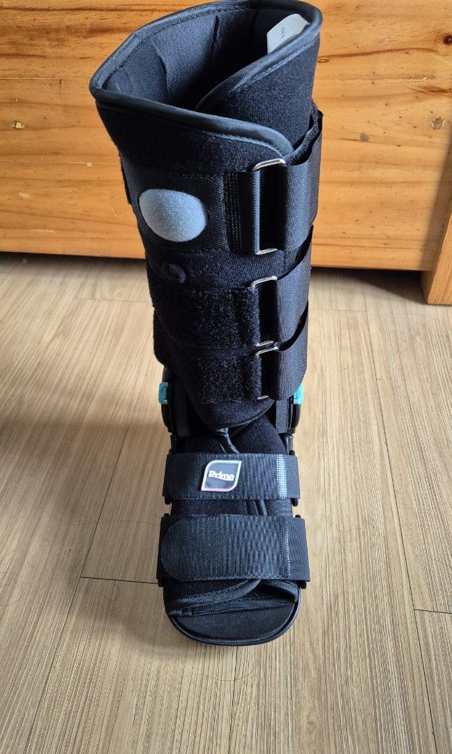 Aircast Prime Brace Walker Boot (Category: Braces, Support & Protection) located in Quezon City. Submitted by pv114 (Listing ID 1321854115, Image 1). Description: Used only for 2 weeks Size small - fits shoe size US 3 to 7 Bought at original price of Php 6,500.