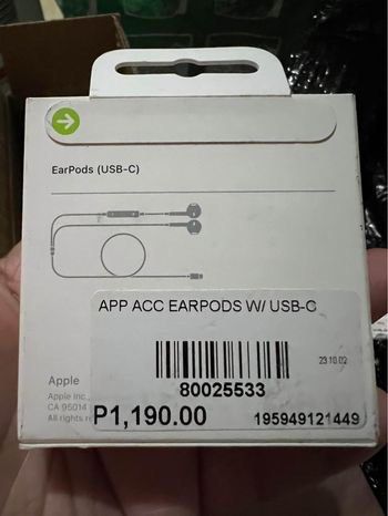 Apple EarPods with USB-C. FOR SALE!!! (Category: Earphones) located in Quezon City. Submitted by rinoache (Listing ID 1322010003, Image 2). Description: FOR SALE- Apple EarPods with USB-C Price- 1,090php Location- Sikatuna Quezon City Guaranteed authentic. Bought online-authorized reseller of Apple. The EarPods (USB-C) also include a built-in remote that lets you adjust the volume, control the playback of music and video, and answer or end calls 