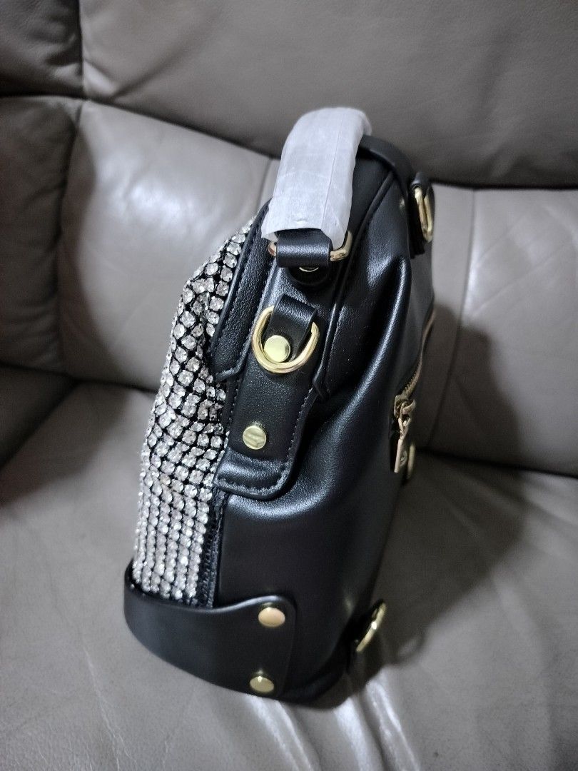 Backpack (Category: Backpacks) located in Singapore. Submitted by miomio66 (Listing ID 1321963738, Image 3). Description: Bling Bag , material soft..