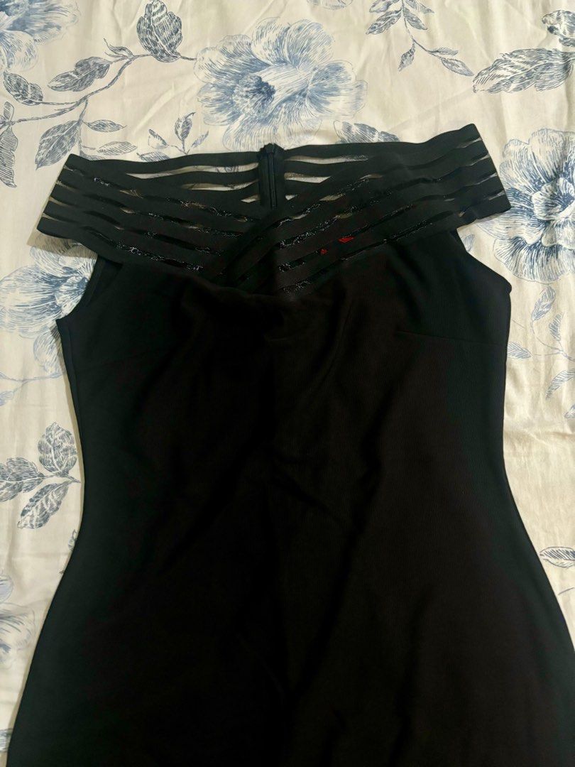 Black Dress (Get Laud) (Category: Evening dresses & gowns) located in Pasig City. Submitted by aac2021 (Listing ID 1321921031, Image 1). Description: Dimension: Waist - 28-30 inches Bust - 30-34 inches Length-49 inches With minor flaws, see last pic.