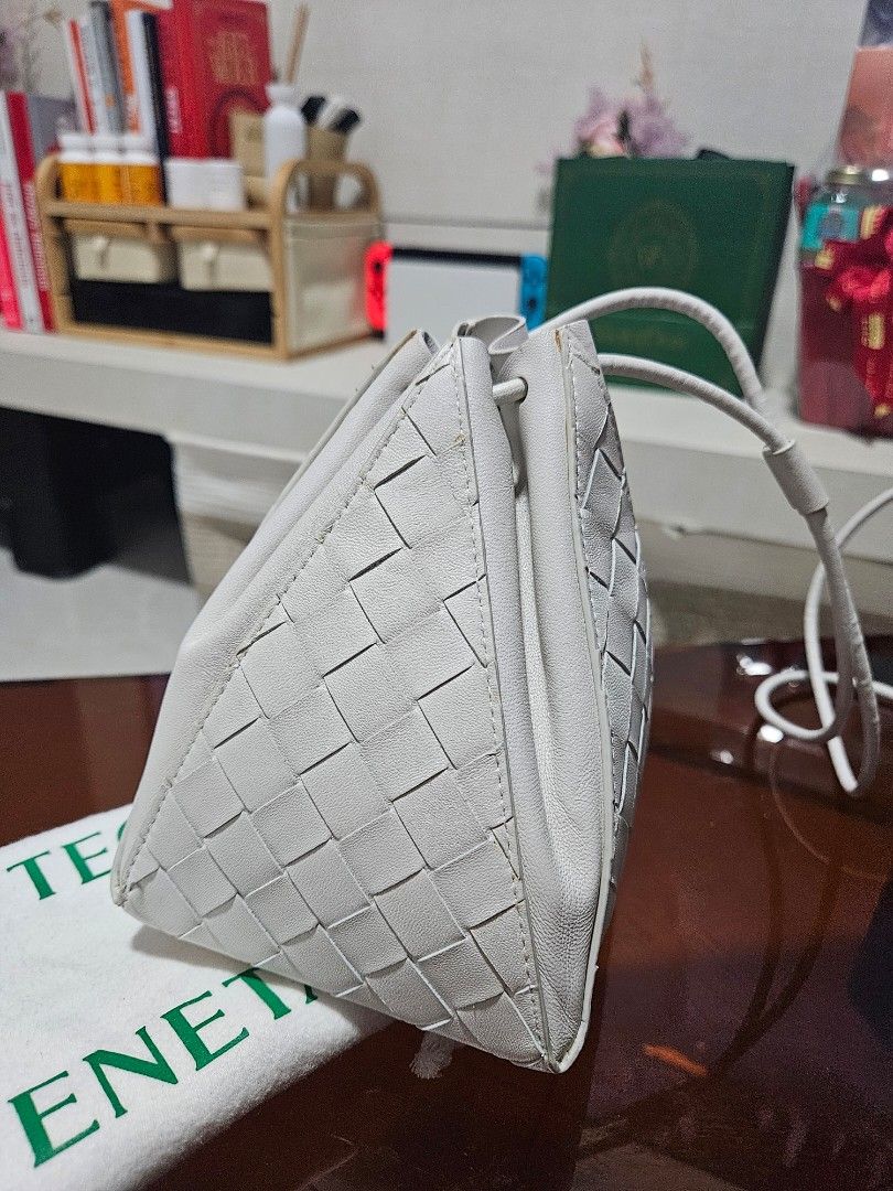 Bottega veneta pyramid bag sales