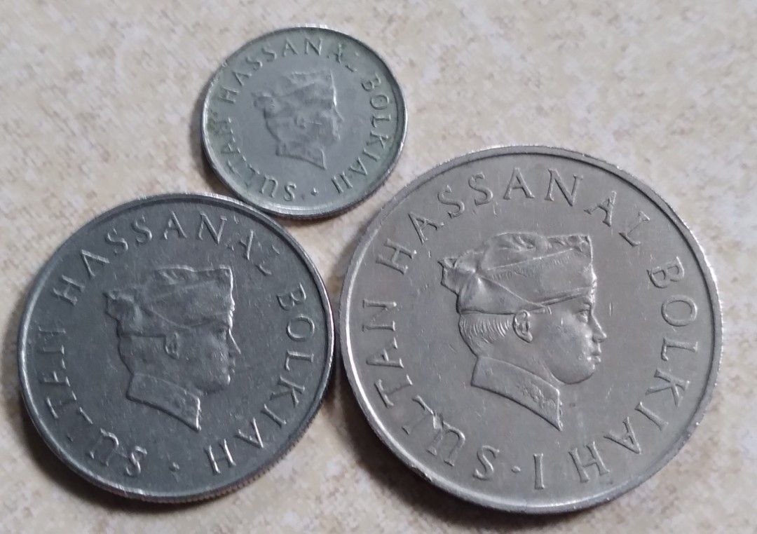 Brunei coins 3 pieces (Category: Currency) located in Lipa City. Submitted by MAGBABALOT7 (Listing ID 1321870402, Image 2). Description: copper nickel composition 27.76 mm in diameter 50 sen.