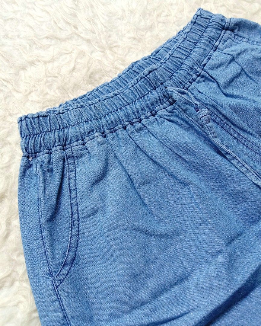 Yosh qizni olomon sikishmoqda Qora ayollar va keksa ayollar va fotosuratlar bilan porno