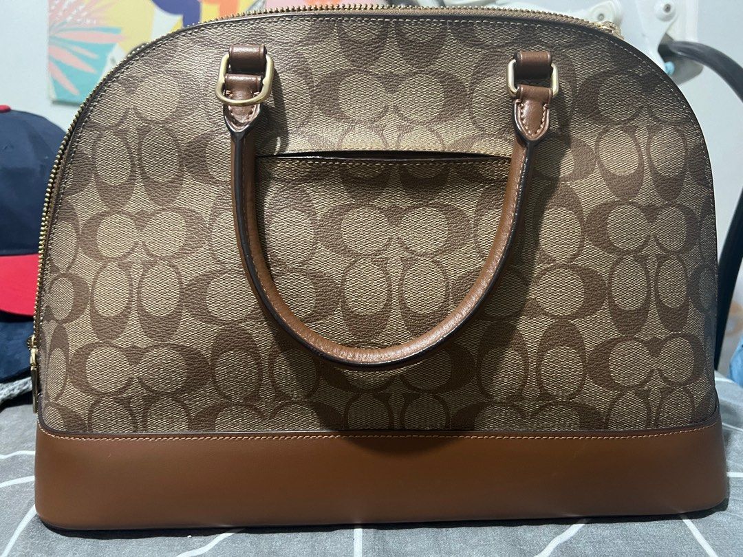Coach Dome Bag (Category: Luxury Bags & Wallets) located in Manila. Submitted by sophiesticatedkas (Listing ID 1321834211, Image 2). Description: Authentic Coach Dome Bag Thrice lang nagamit RFS: Decluttering .
