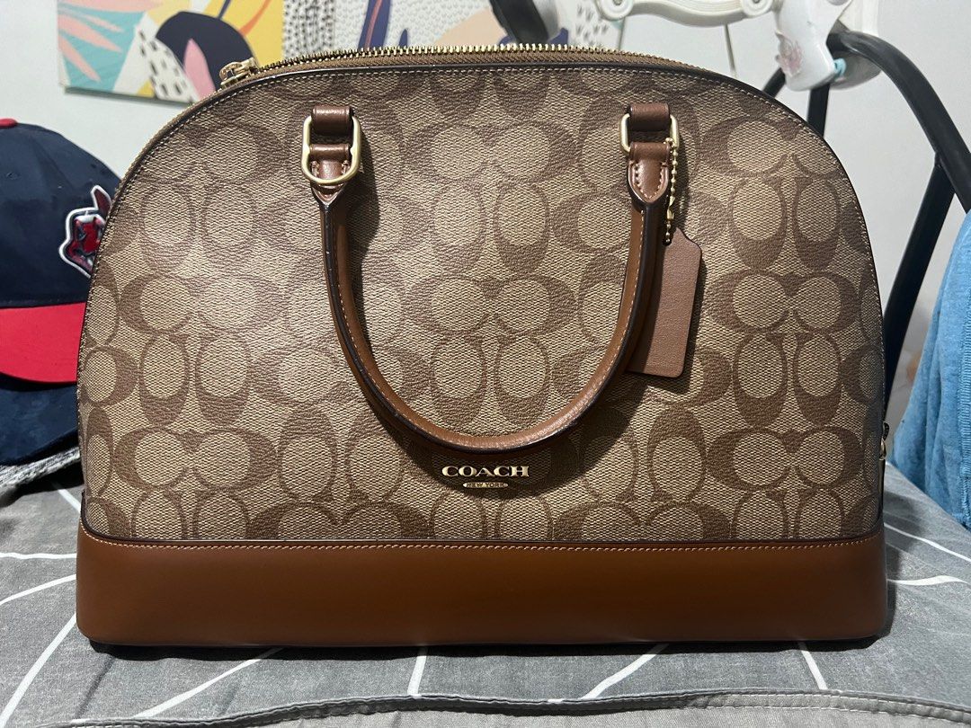 Coach Dome Bag (Category: Luxury Bags & Wallets) located in Manila. Submitted by sophiesticatedkas (Listing ID 1321834211, Image 1). Description: Authentic Coach Dome Bag Thrice lang nagamit RFS: Decluttering .