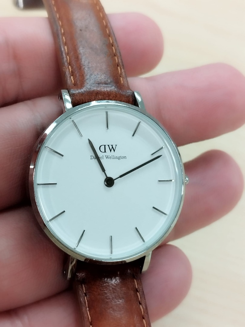 Daniel Wellington DW Petite St Mawes 32mm Leather Watch in Silver Retail 280 Men s Fashion Watches Accessories Watches on Carousell