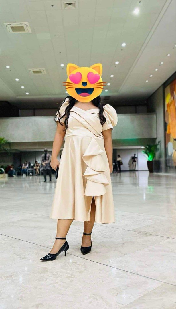 Gown for rent (Category: Evening dresses & gowns) located in Mandaluyong City. Submitted by stuff_coollection (Listing ID 1321884684, Image 1). Description: Color: Beige Formal gown that you can use in graduation or any formal event Can fit to S to L Message me for more pictures.