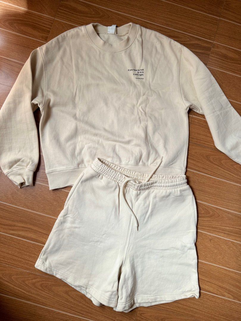 H&M Pullover and Shorts set (Category: Sets or Coordinates) located in Bacoor. Submitted by supermarian (Listing ID 1321967818, Image 1). Description: Oversized fit.