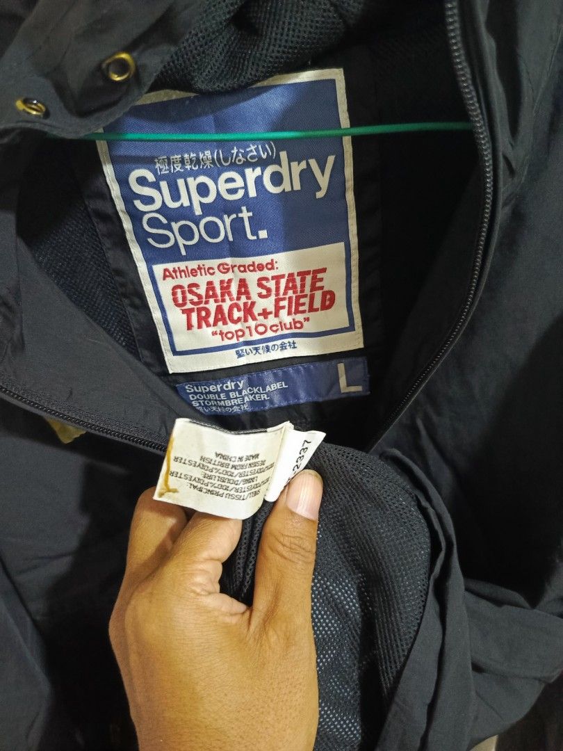 jaket outdoor Superdry stormbreaker Fesyen Pria Pakaian Baju Luaran di Carousell