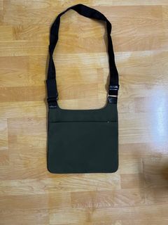 (Category: ) located in . Submitted by ananascloset (Listing ID 1321985713, Image 1). Description: .