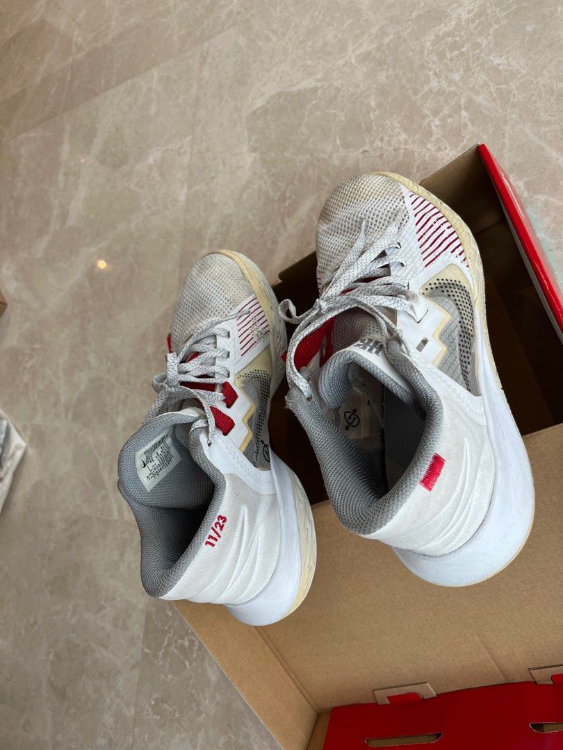 Kyrie blanche store