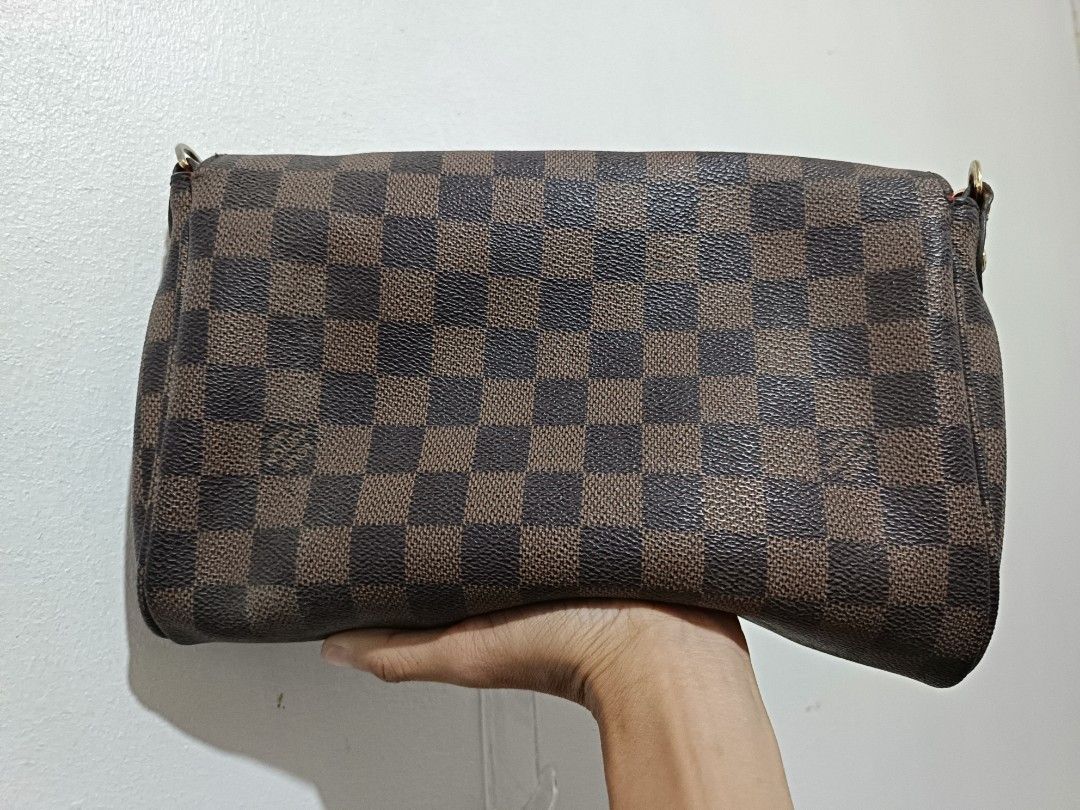 Louis Vuitton Damier Ebene Favorite MM (Category: Luxury Bags & Wallets) located in Malolos. Submitted by jerissemae (Listing ID 1321961565, Image 2). Description: Louis Vuitton Damier Ebene Favorite MM - RFS: nakatambak na lang. - no box. - no sling strap, nawala na. kaya hindi ma cross body na gamit, provide your own na lang. - not sure if original, will provide photos. Then you decide..