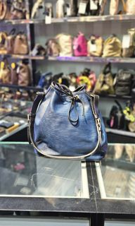 (Category: ) located in . Submitted by designerbagss (Listing ID 1321898159, Image 1). Description: .