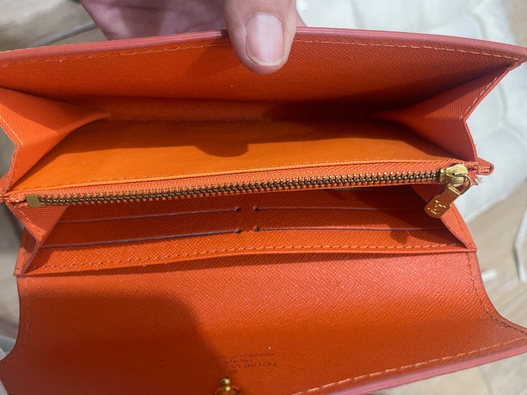 LV Wallet (Category: Wallets & Card holders) located in Manila. Submitted by vanitynook (Listing ID 1321960125, Image 3). Description: .