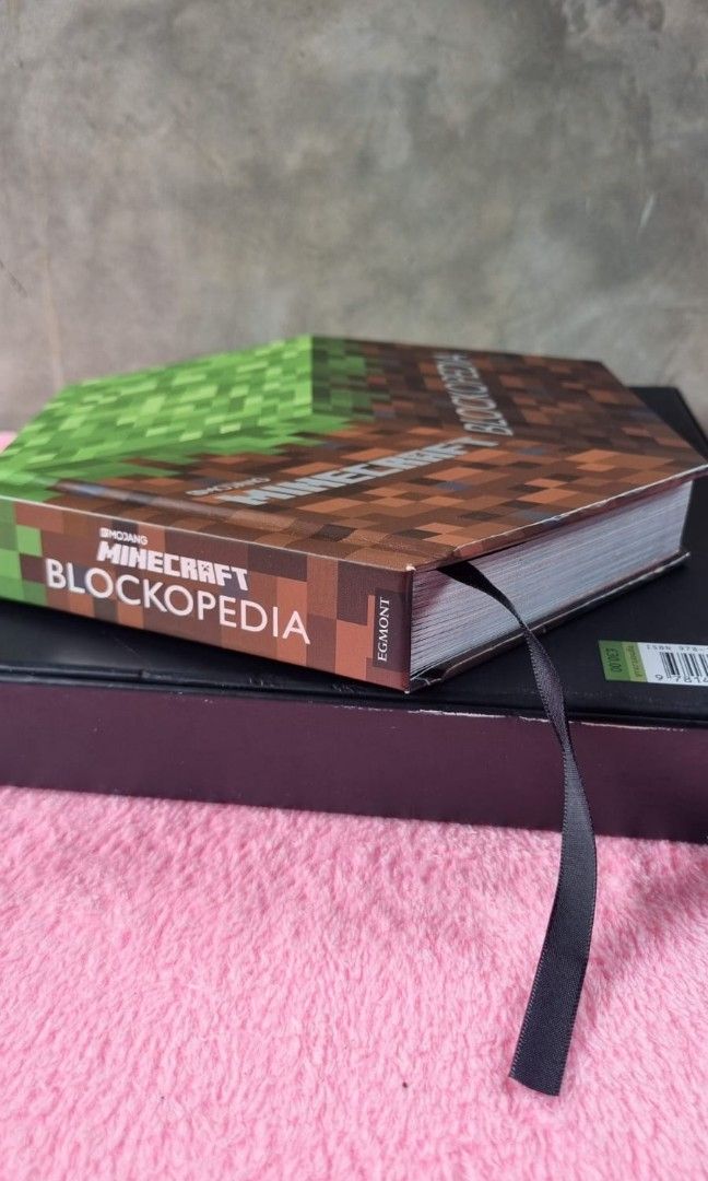 MineCraft Blockopedia, Hobbies & Toys, Toys & Games on Carousell
