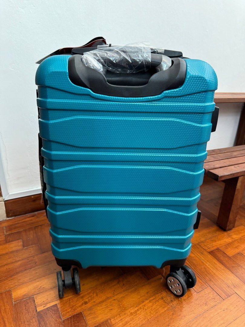 New yorker luggage 20 2025