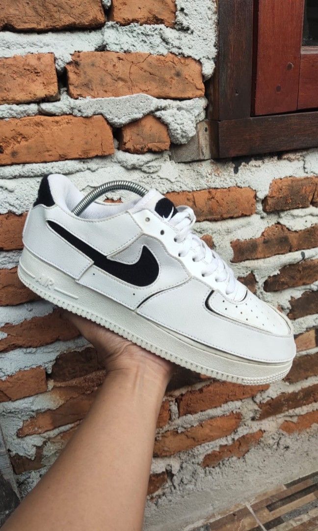 Nike AF1 Cosmic Clay 42 26.5 Fesyen Pria Sepatu Sneakers di Carousell