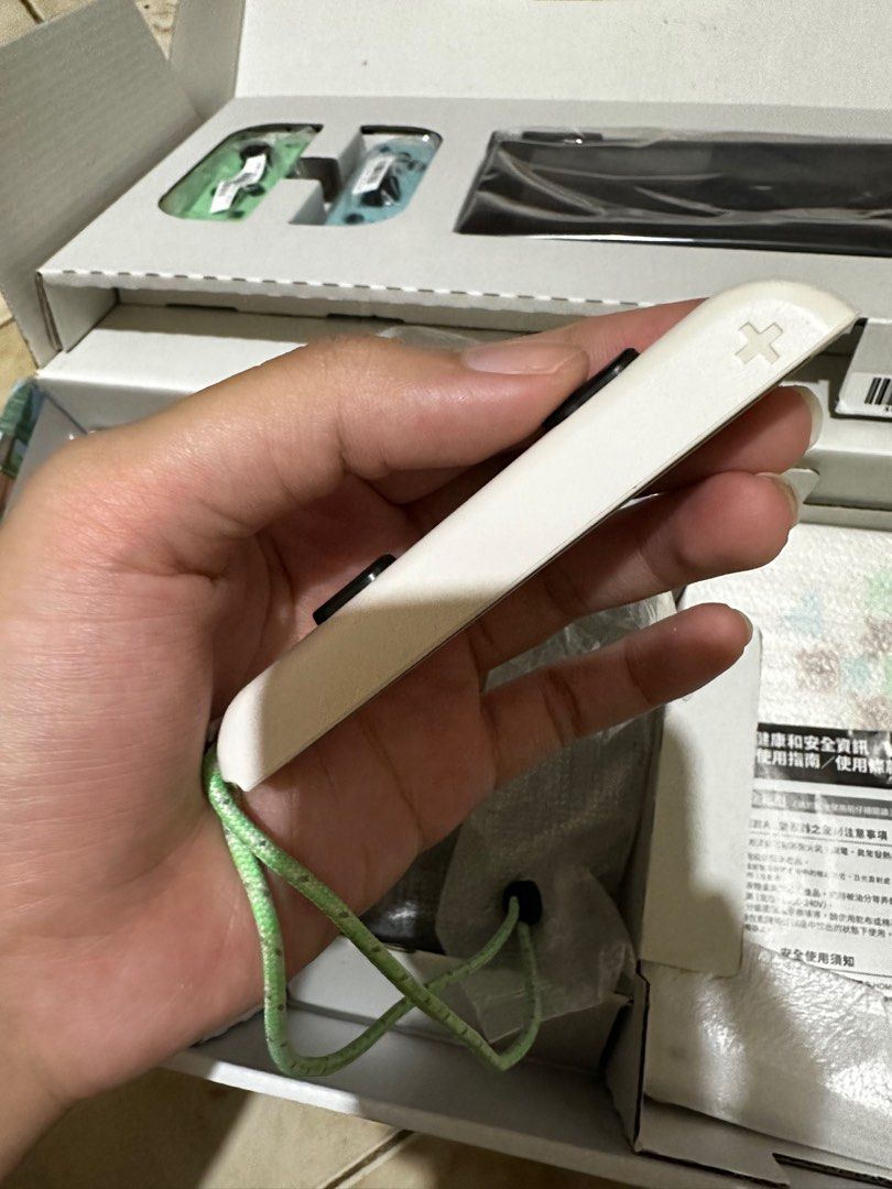 NINTENDO SWITCH V2 ANIMAL CROSSING NEW HORIZON EDITION with Animal