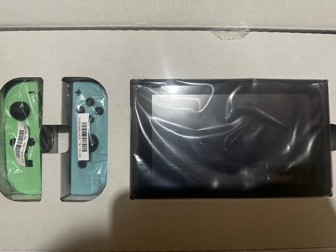 NINTENDO SWITCH V2 ANIMAL CROSSING NEW HORIZON EDITION with Animal