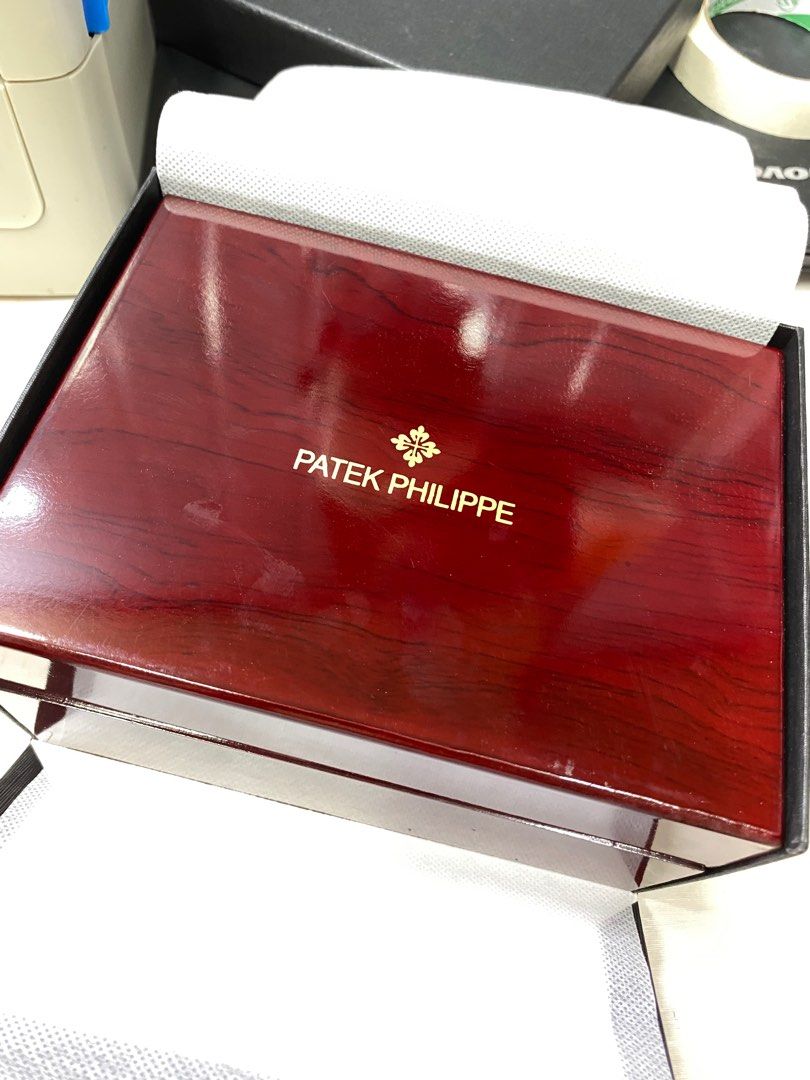 Patek box (Category: Luxury Watches) located in Manila. Submitted by leywatch3s (Listing ID 1321916945, Image 2). Description: Onhand available with paper bag .