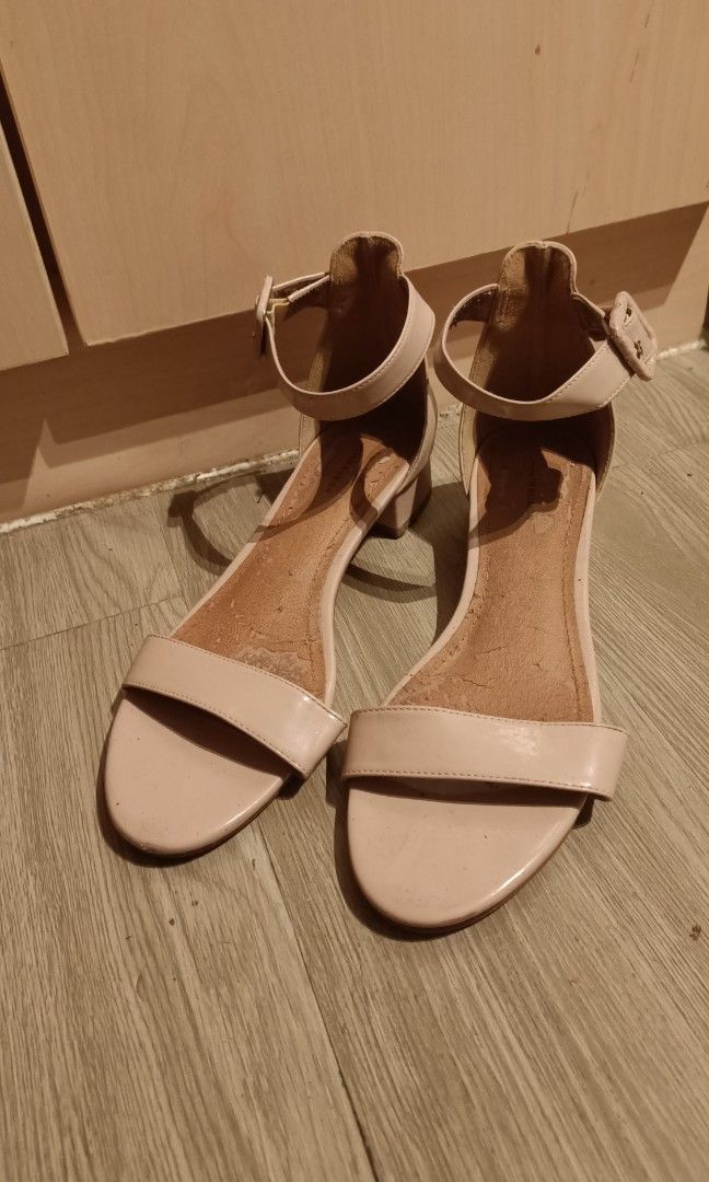 Payless Heels Pink Cream size 8 (Category: Heels) located in Manila. Submitted by declutterwithiska (Listing ID 1321872489, Image 1). Description: from Payless mop: gcash maya bpi.