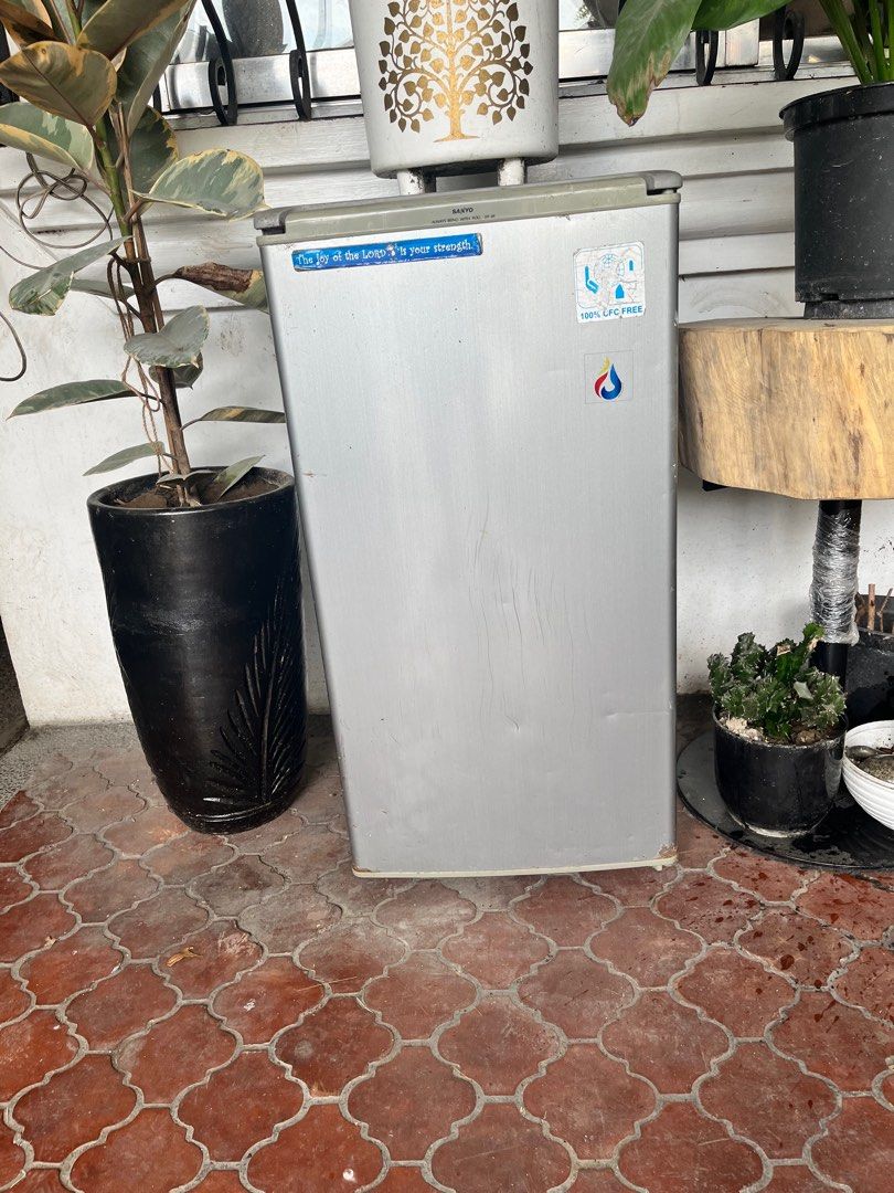 Pre loved personal refrigerator (Category: Refrigerators and Freezers) located in Makati City. Submitted by silentcat72 (Listing ID 1321830366, Image 1). Description: Sanyo personal ref As is where is See to appreciate. Chat to get home addy and for scheduling.