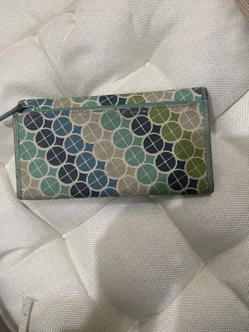 Pre loved Fossil Wallet (Category: Wallets & Card holders) located in Manila. Submitted by vanitynook (Listing ID 1321959432, Image 3). Description: .