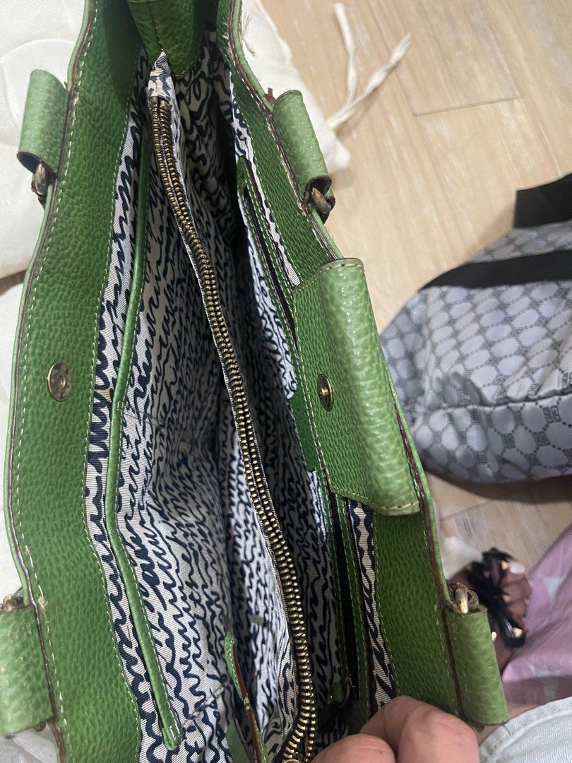 Pre loved Kate Spade (Category: Tote Bags) located in Manila. Submitted by vanitynook (Listing ID 1321960502, Image 3). Description: .