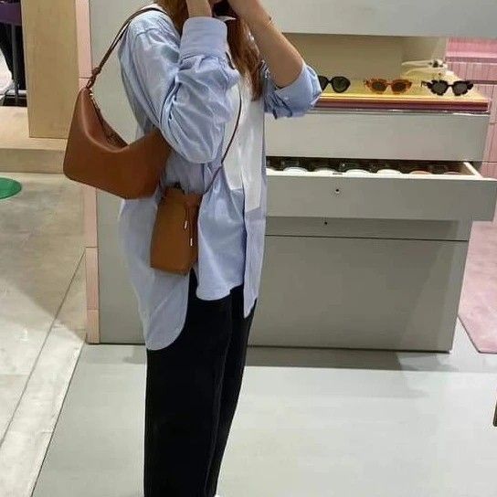 Pre order loewe mini hammock hobo (Category: Luxury Bags & Wallets) located in Las Pinas. Submitted by glamdustph (Listing ID 1321961256, Image 2). Description: STAFF SALE 💯 authentic 30k dp 3-4weeks eda via air cargo plus loc sf Thank you.