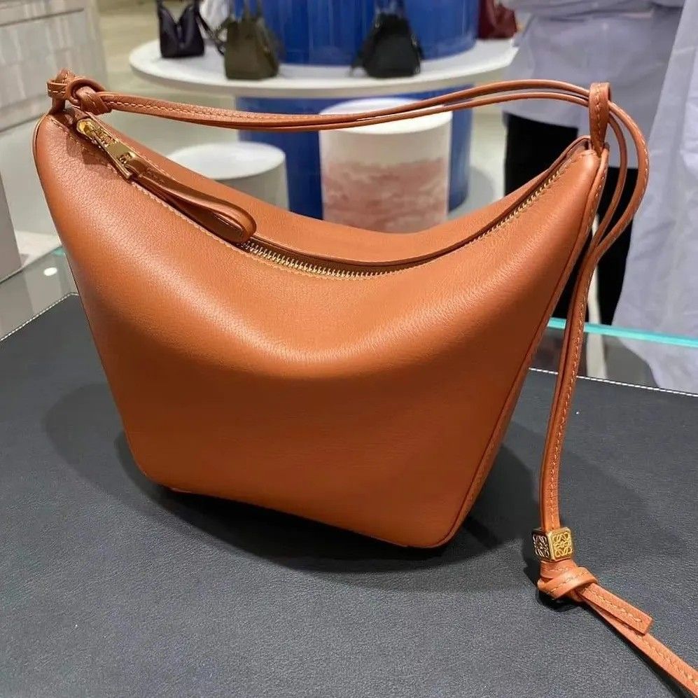 Pre order loewe mini hammock hobo (Category: Luxury Bags & Wallets) located in Las Pinas. Submitted by glamdustph (Listing ID 1321961256, Image 1). Description: STAFF SALE 💯 authentic 30k dp 3-4weeks eda via air cargo plus loc sf Thank you.