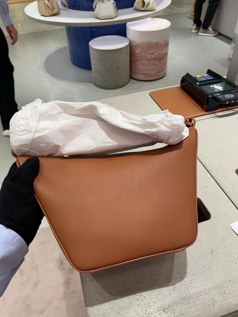 Pre order loewe mini hammock hobo (Category: Luxury Bags & Wallets) located in Las Pinas. Submitted by glamdustph (Listing ID 1321961256, Image 3). Description: STAFF SALE 💯 authentic 30k dp 3-4weeks eda via air cargo plus loc sf Thank you.