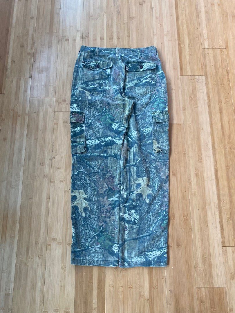 Realtree Pants (Category: Activewear) located in Boston. Submitted by kayleeweb (Listing ID 1321829246, Image 2). Description: REALTREE PANTS WAIST- 32 LENGTH- 43 LEG OPENING- 9 ₱1700.