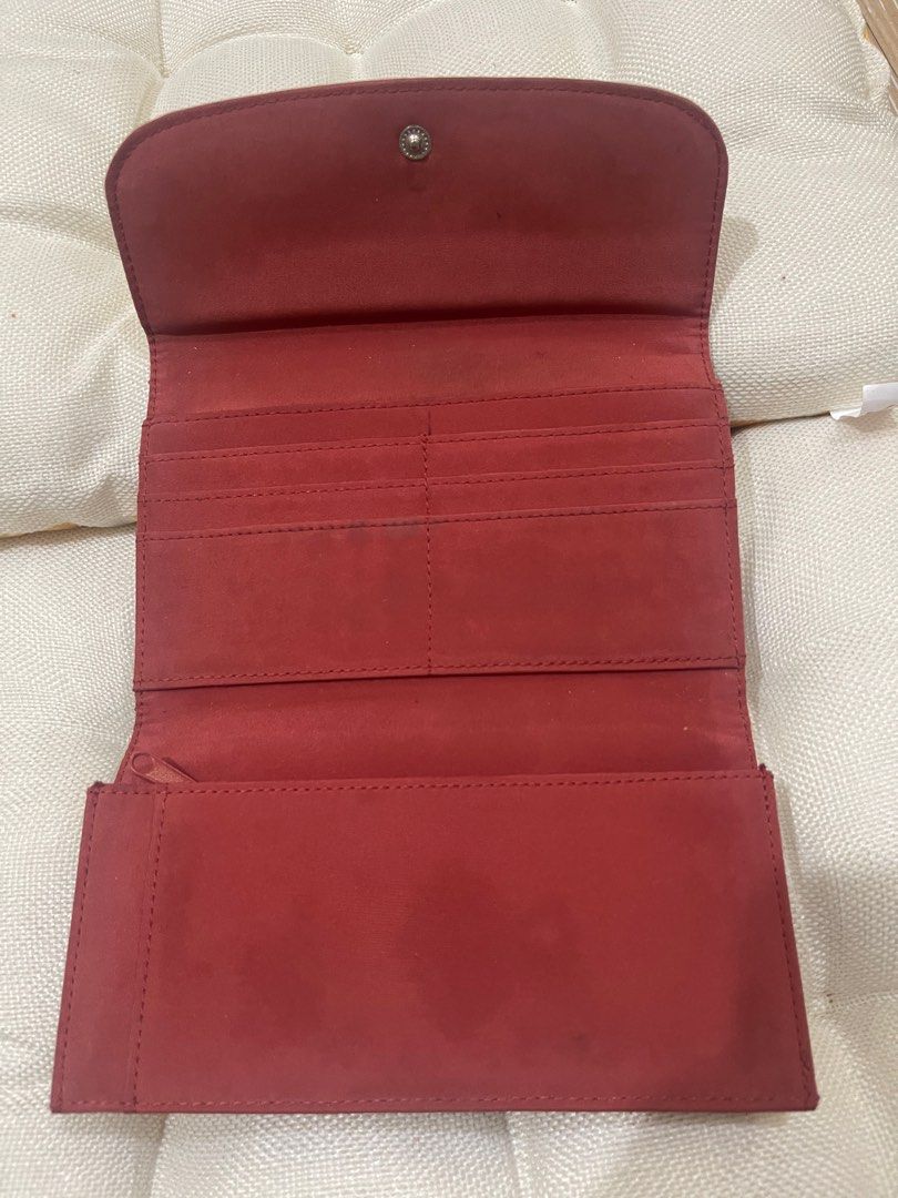 Relic leather Wallet (Category: Wallets & Card holders) located in Manila. Submitted by vanitynook (Listing ID 1321864825, Image 3). Description: Auth relic wallet Well used No defects.