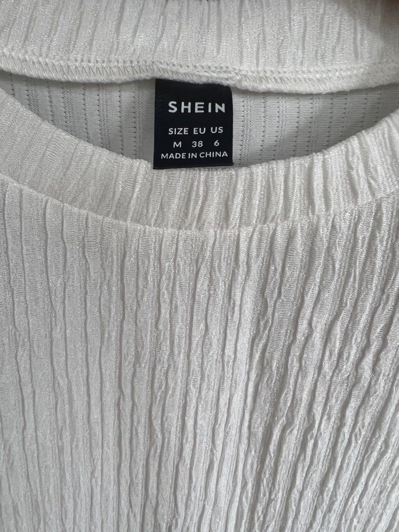 SHEIN sleeveless plain white blouse size M (Category: Sleeveless) located in Caloocan City. Submitted by japigo (Listing ID 1321865011, Image 3). Description: SHEIN sleeveless type blouse.