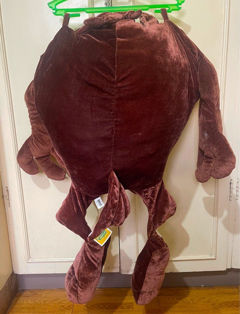 Tazmanian devil stuffed toy (Category: Plushies & Soft Toys) located in Pasig City. Submitted by minieleo88 (Listing ID 1321912234, Image 2). Description: 36 inch height 22 inch width SF: c/o buyer.